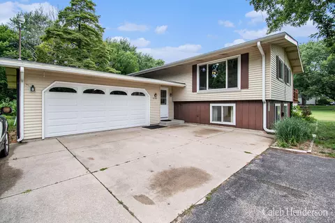 4180 60th St, Holland, MI 49423