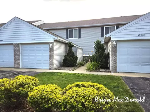 8561 Courtland Dr NE, Rockford, MI 49341