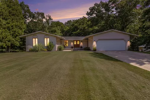 1940 W Red Apple Rd, Manistee, MI 49660