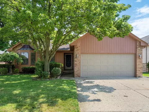 35140 Brighton Dr, Sterling Heights, MI 48310