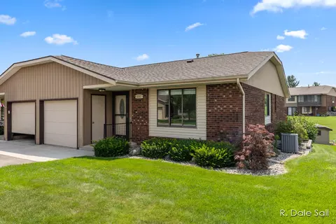 690 Waterview Ct #32, Grandville, MI 49418
