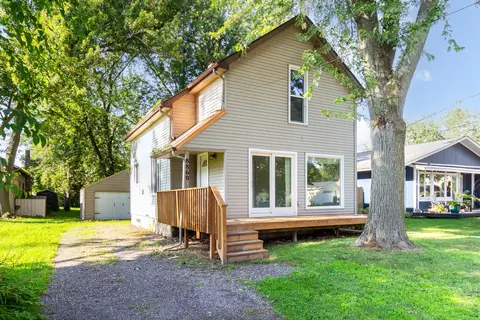 8860 Van Gordon Ave, White Lake, MI 48386