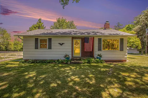 71477 Fir Rd, Niles, MI 49120