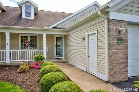8902 N Clearwater Dr, Zeeland, MI 49464