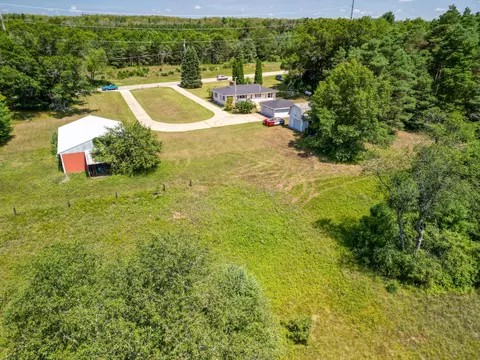 1812 E Croton Dr, Newaygo, MI 49337