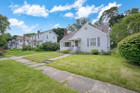 1209 Burr St, Jackson, MI 49201 photo 4
