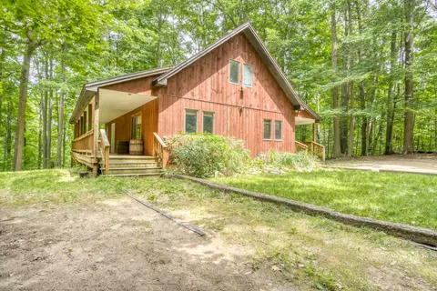 2139 18 Mile Rd NE, Cedar Springs, MI 49319