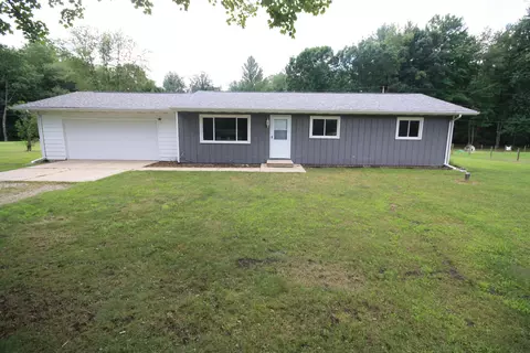 65769 Kenyon Ave, Hartford, MI 49057
