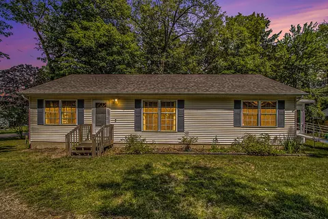 133 West St, Plainwell, MI 49080