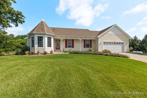 26400 Riesling Smt, Lawton, MI 49065