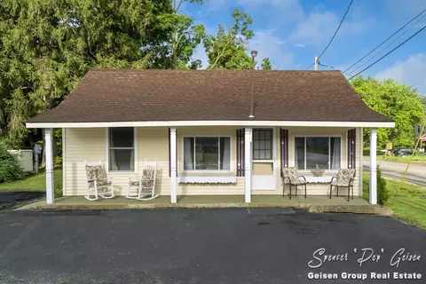 4997 N Whites Bridge Rd, Belding, MI 48809