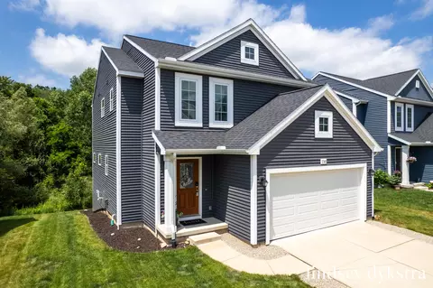 1365 Highland Hls, Lowell, MI 49331