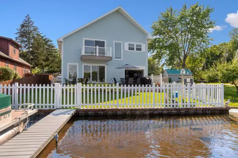 533 S Lakeside Dr, Michigan Center, MI 49254