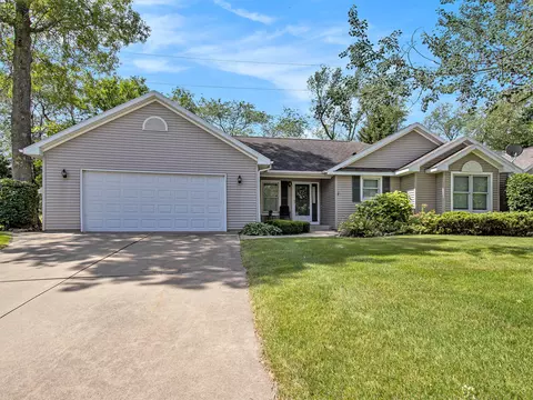 9482 Richwood Ave, Richland, MI 49083