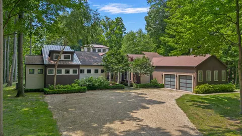 17138 River Bluff Dr, Union Pier, MI 49129