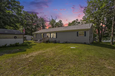 3719 N Shore Dr, Sears, MI 49679