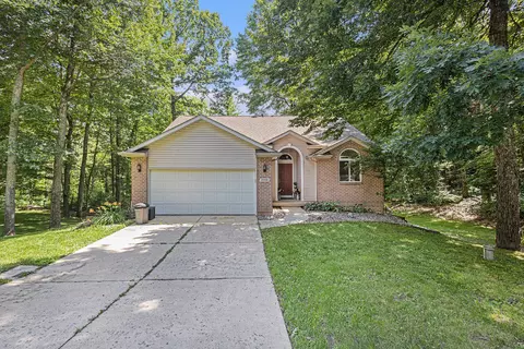 11110 S Bailey Valley Dr NE, Greenville, MI 48838