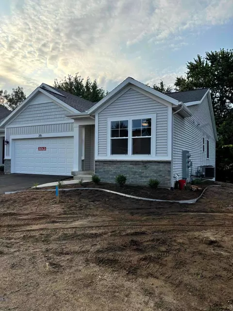 215 Hickory Valley Dr, Kalamazoo, MI 49009
