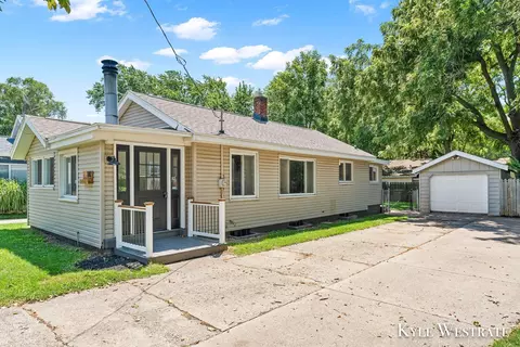 110 32nd St SE, Wyoming, MI 49548