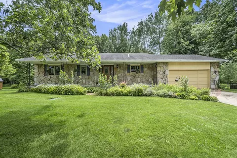 1150 Wild Cherry Dr, Williamston, MI 48895