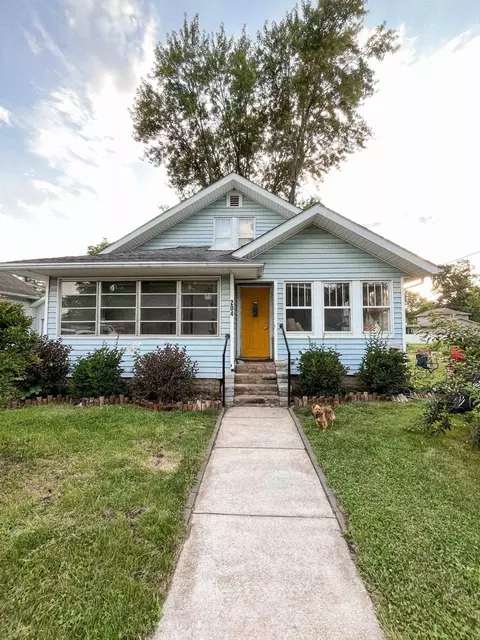 204 S St Joseph St, White Pigeon, MI 49099