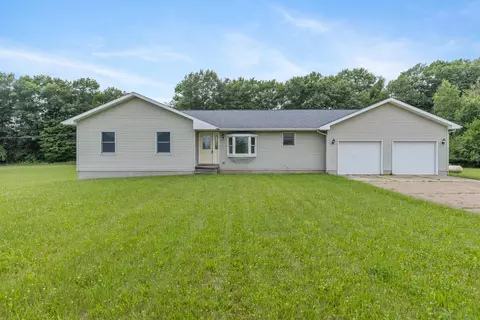 1914 Anita Ln, Eaton Rapids, MI 48827
