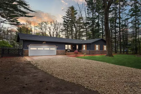 13663 Wallenberg Ln, Harbert, MI 49115