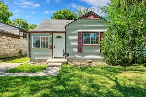 5743 Harrison St, Garden City, MI 48135