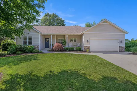 10110 Compton Dr, South Haven, MI 49090