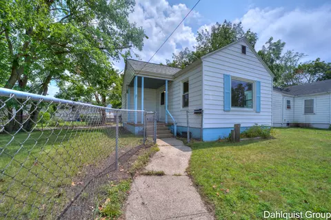 1291 Montgomery Ave, Muskegon, MI 49441