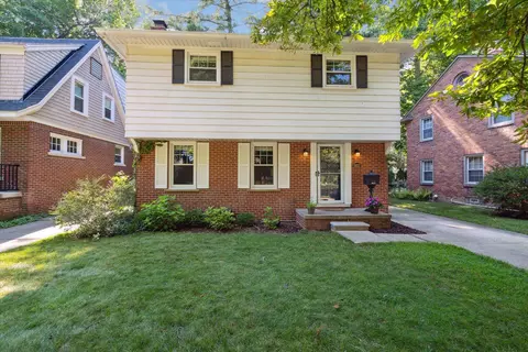 9627 Berwick St, Livonia, MI 48150
