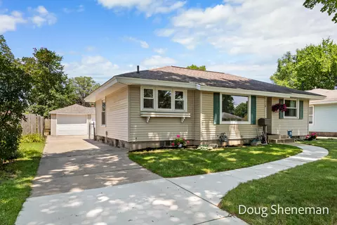 1019 Den Hertog St SW, Wyoming, MI 49509