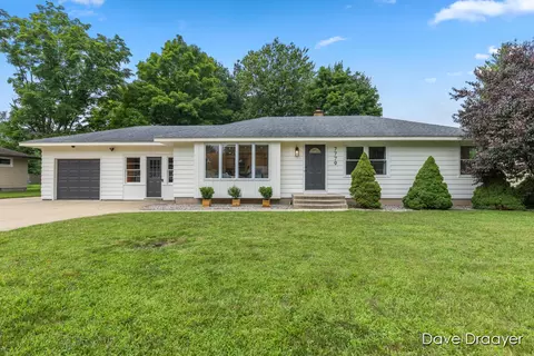 7779 Walnut Ave, Jenison, MI 49428