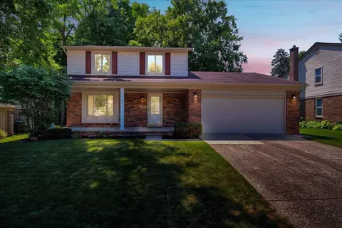 33899 Bretton Dr, Livonia, MI 48152