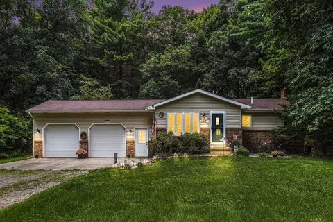 9057 Algoma Ave NE, Rockford, MI 49341