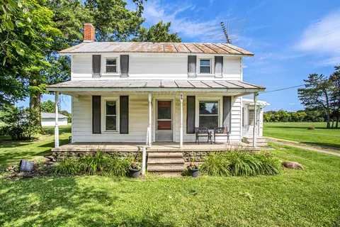 52 Hawley St, Quincy, MI 49082
