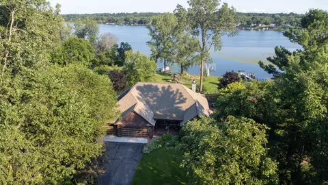 11353 Pleasant Shore Dr, Manchester, MI 48158
