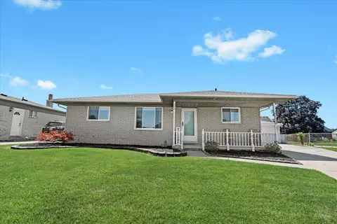 16300 Woodstock Dr, Macomb, MI 48044