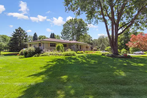60496 Apache Ln, Washington, MI 48094 photo 2