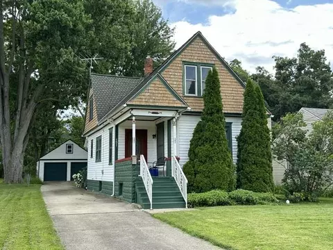 151 Floral Ave, Mount Clemens, MI 48043