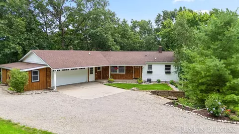 4254 Knapp Ct NE, Grand Rapids, MI 49525
