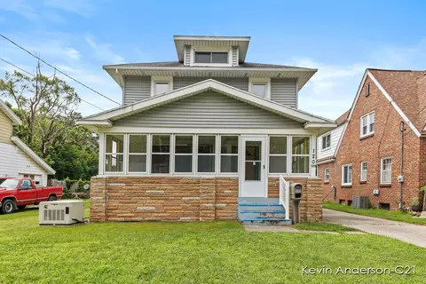 120 Lemyra St SE, Wyoming, MI 49548