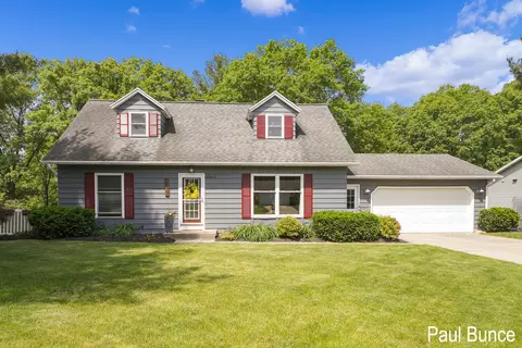 3777 Summit View Dr NE, Grand Rapids, MI 49525