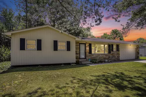 5568 Susan Ave, Kalamazoo, MI 49048