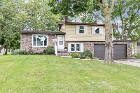 7412 Walnut Ave, Jenison, MI 49428