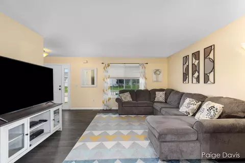 2141 Applegate Dr NW, Walker, MI 49534 photo 4