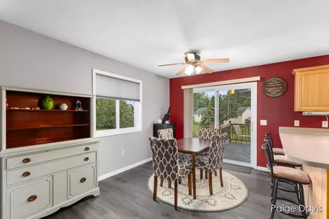 2141 Applegate Dr NW, Walker, MI 49534 photo 8