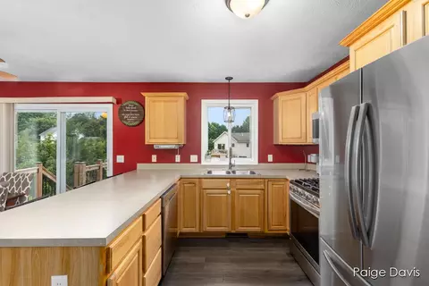 2141 Applegate Dr NW, Walker, MI 49534 photo 7