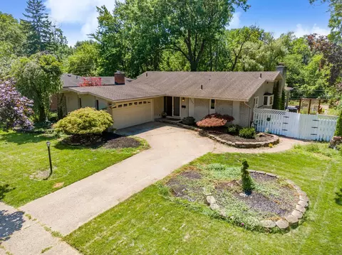 16257 Riverside Dr, Livonia, MI 48154