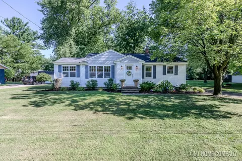 81 W 35th St, Holland, MI 49423